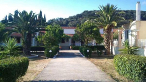Thanos rooms, Arillas Magouladon